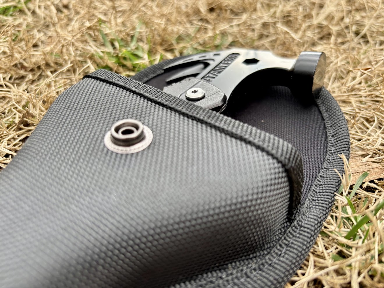 The Raxco multi tool​ comes with a sturdy nylon sheath