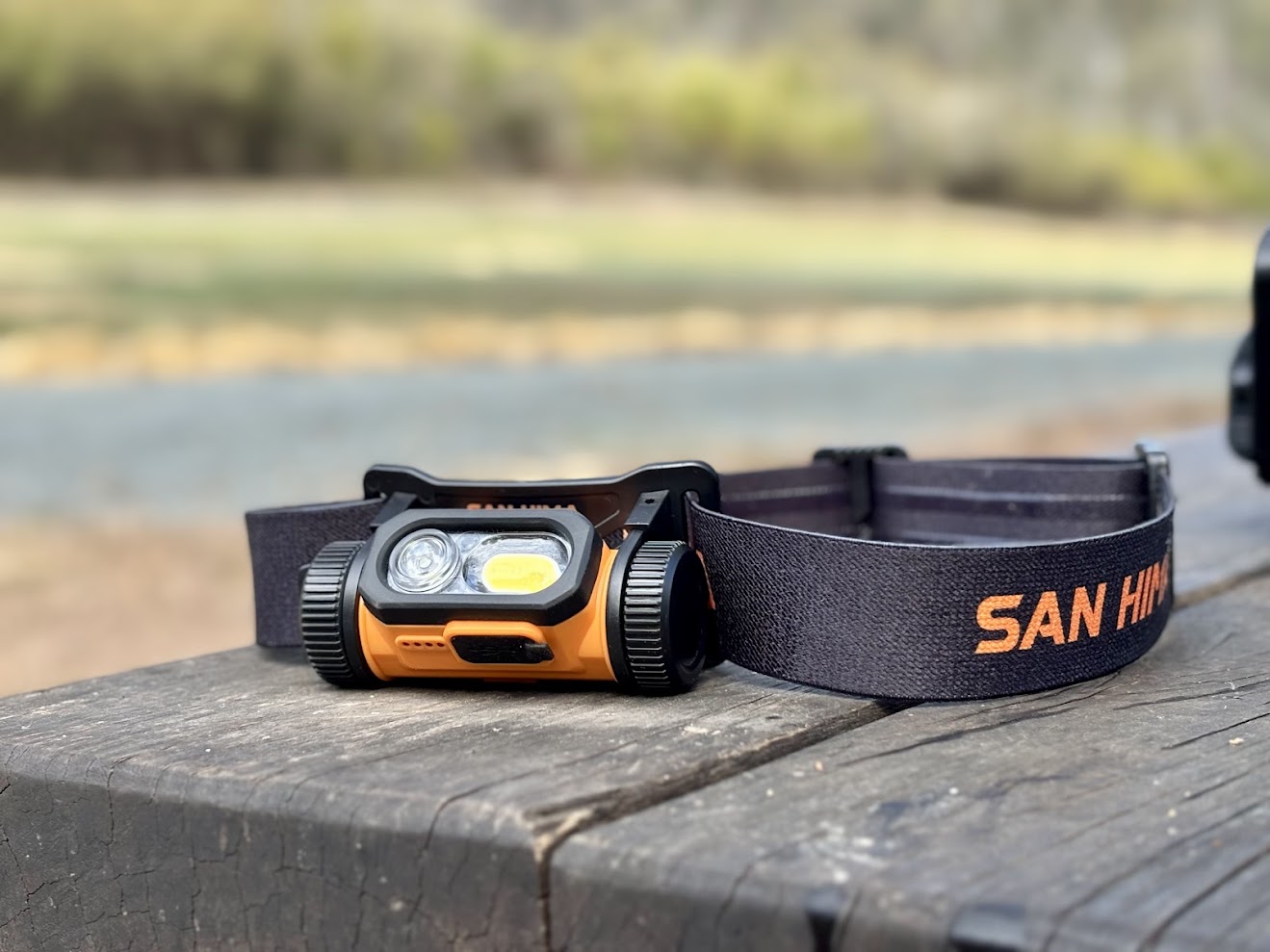 The San Hima head lamp torch comes with a smooth tilt mechanism for the light head that holds its position reliably