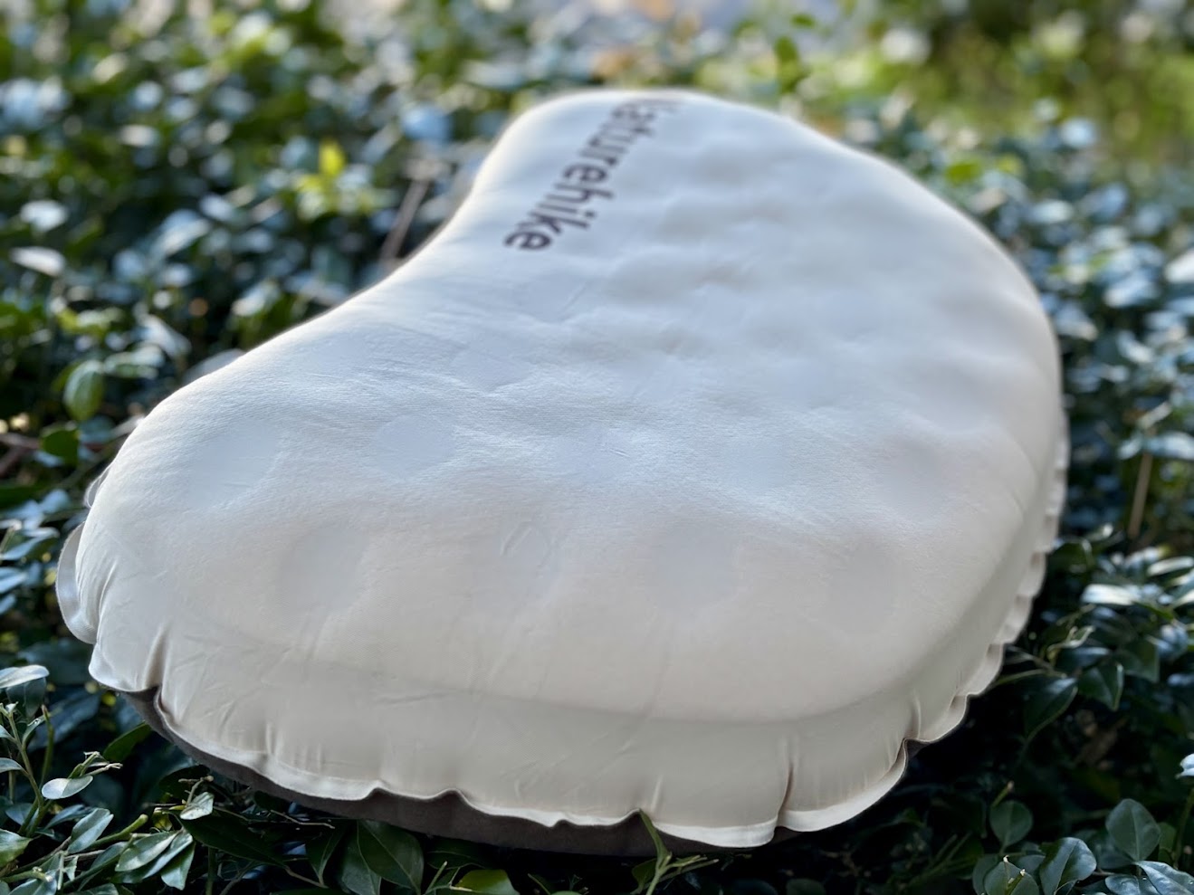 The TPU coating on the inside of the Naturehike inflatable pillow is what makes it durable and airtight