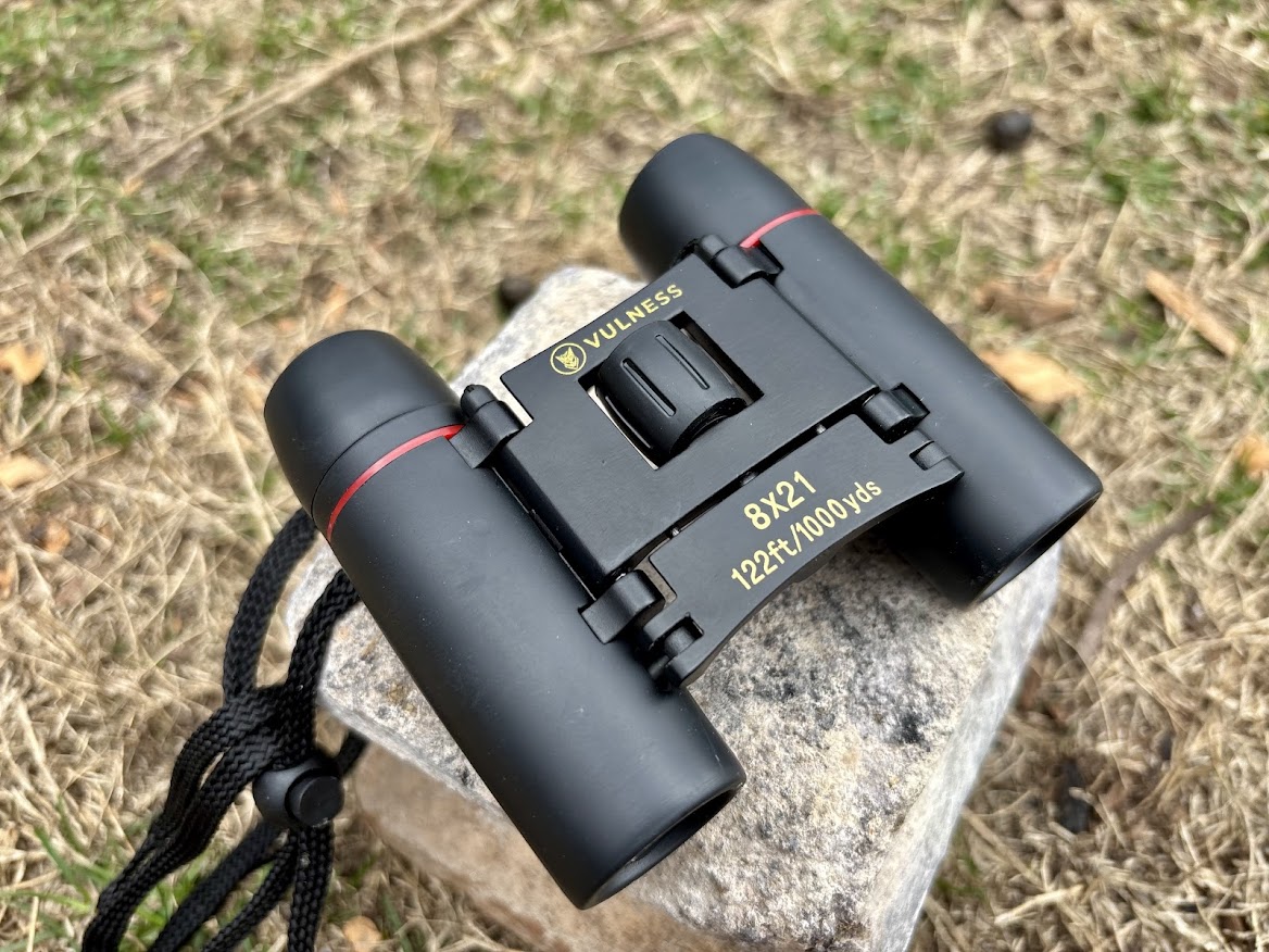 The Vulness binoculars are built with a sturdy lightweight plastic body which keeps the weight at a mere 160g