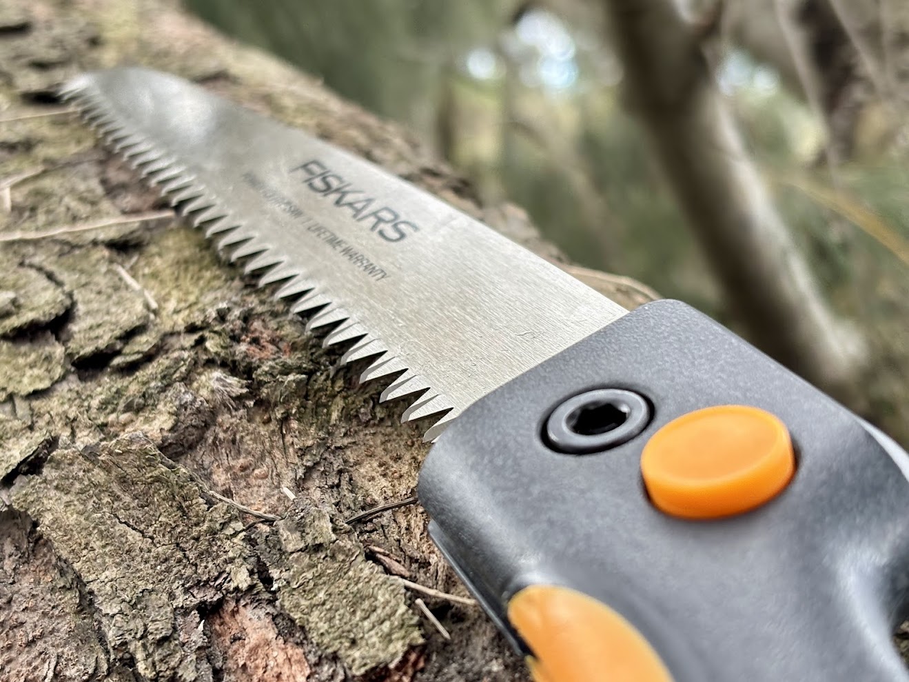 The blade of the Fiskars folding saw is made from fully-hardened steel
