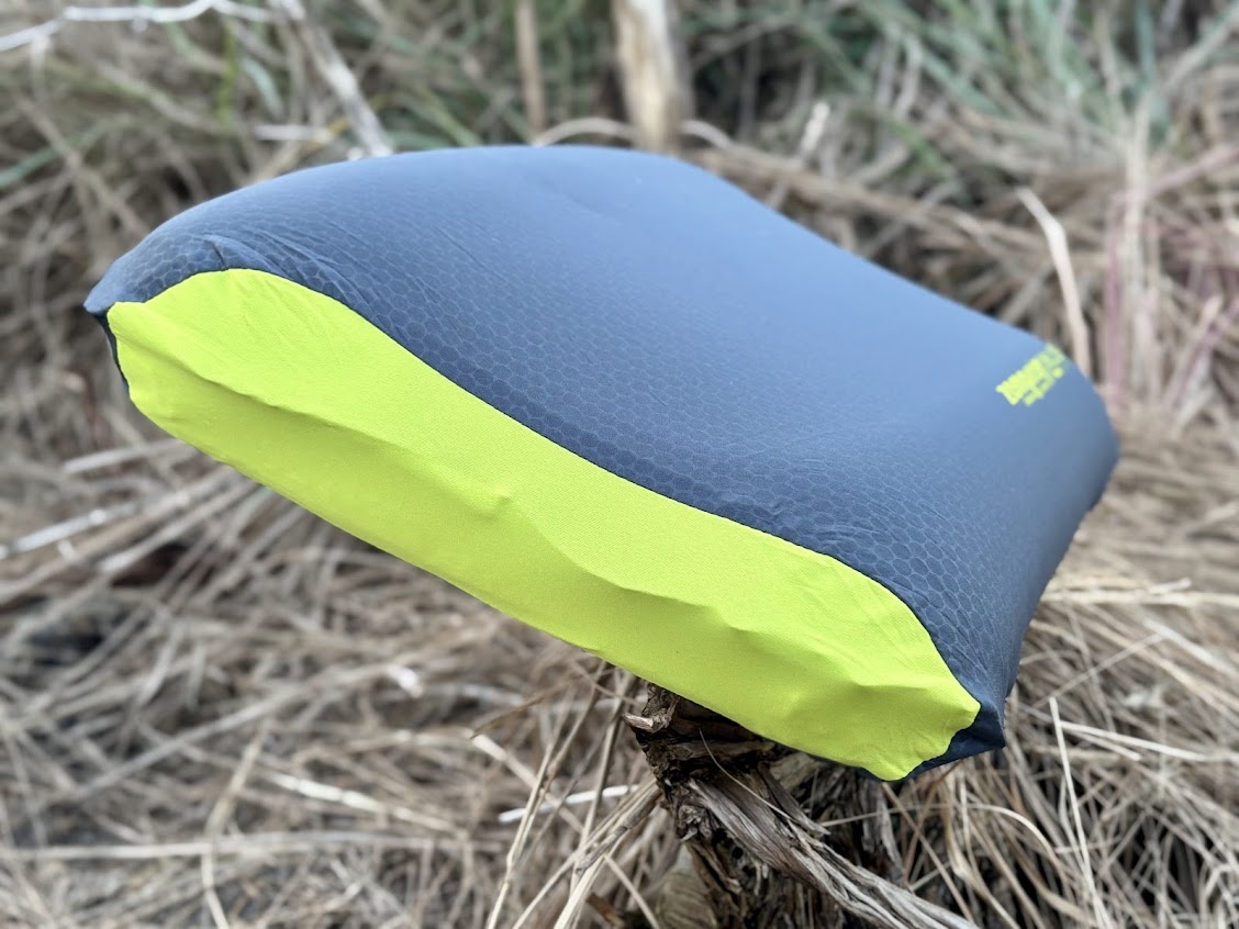 The combination of the stretch surface and the foam core of the Zempire Chill Pill SI pillow provides great support and comfort
