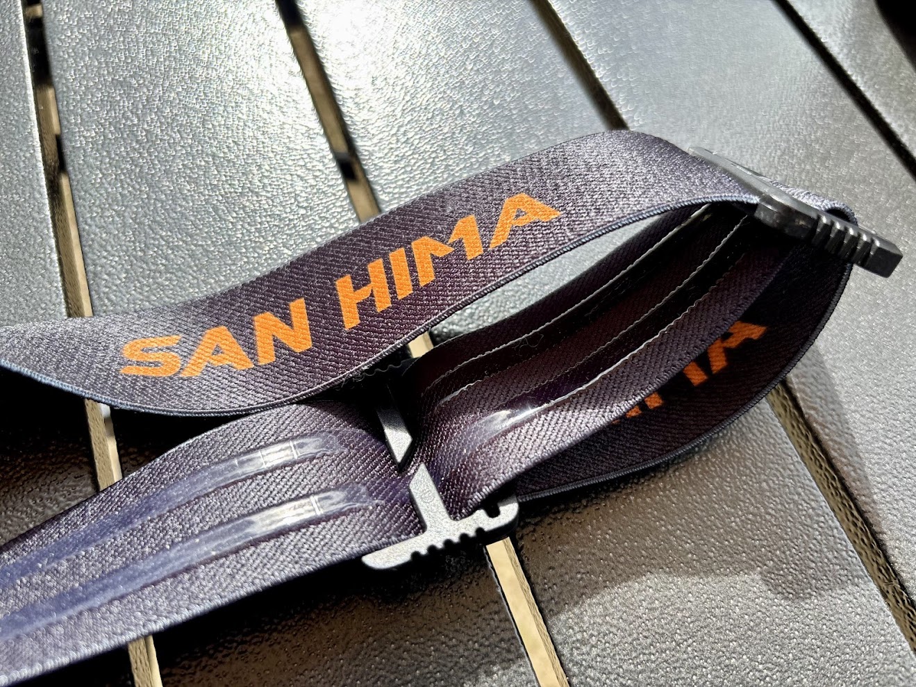 The elastic headband of the San Hima head lamp torch is soft and quite comfortable with rubber padding