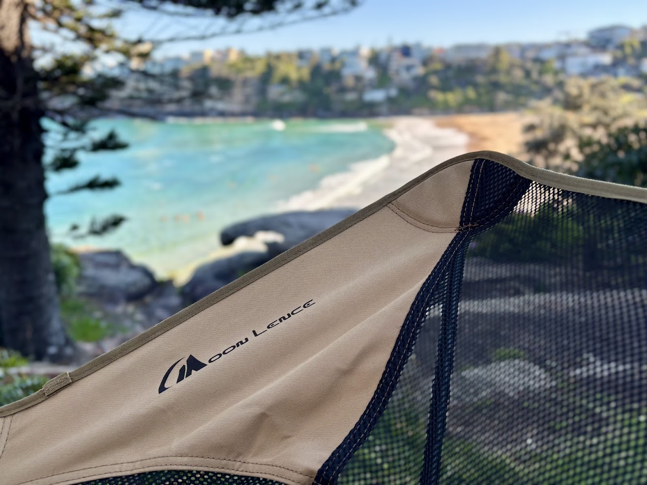 The fabric of the Moon Lence camp chair ​​is made from 600 D Oxford ripstop ballistic nylon with double seams and feels extremely durable