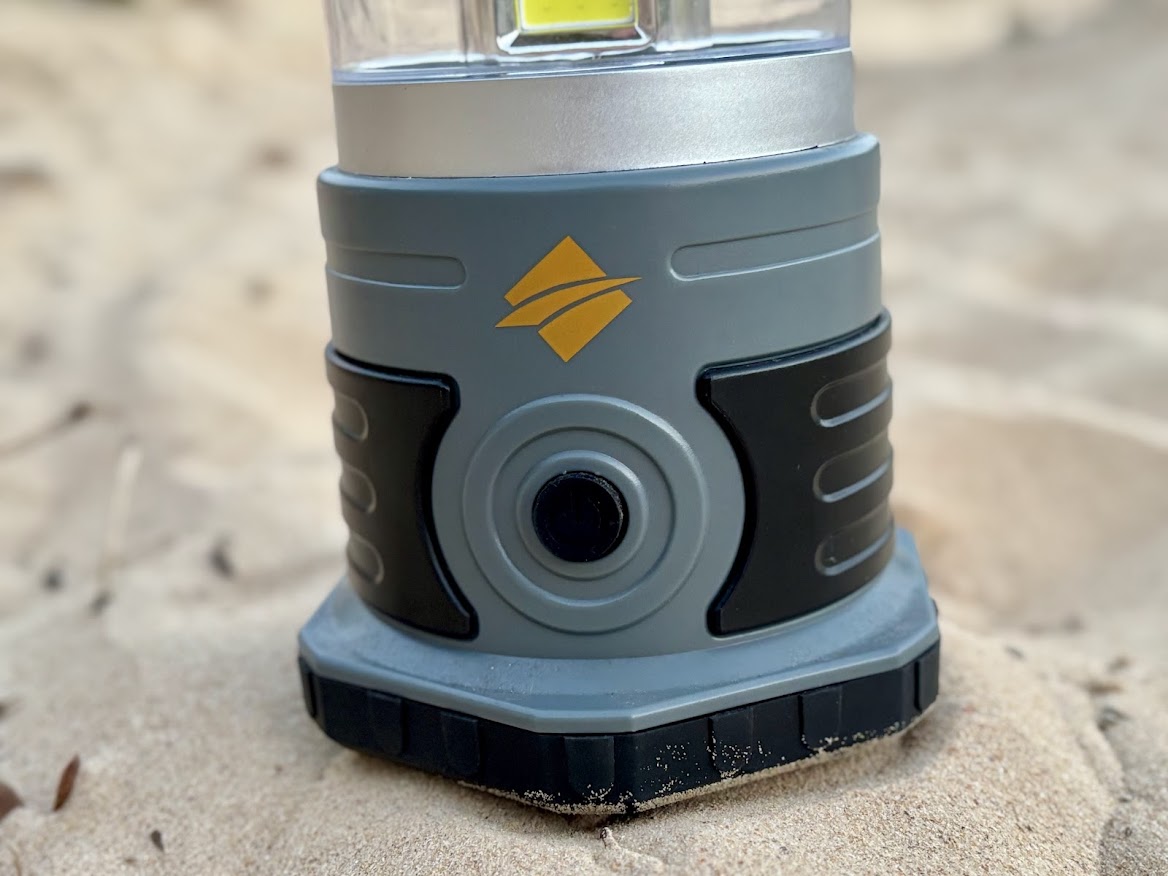 The grey plastic body of the Wanderer moonbeam (1500lm) has a clean functional look and the rubberised base gives it a good reassuring weight