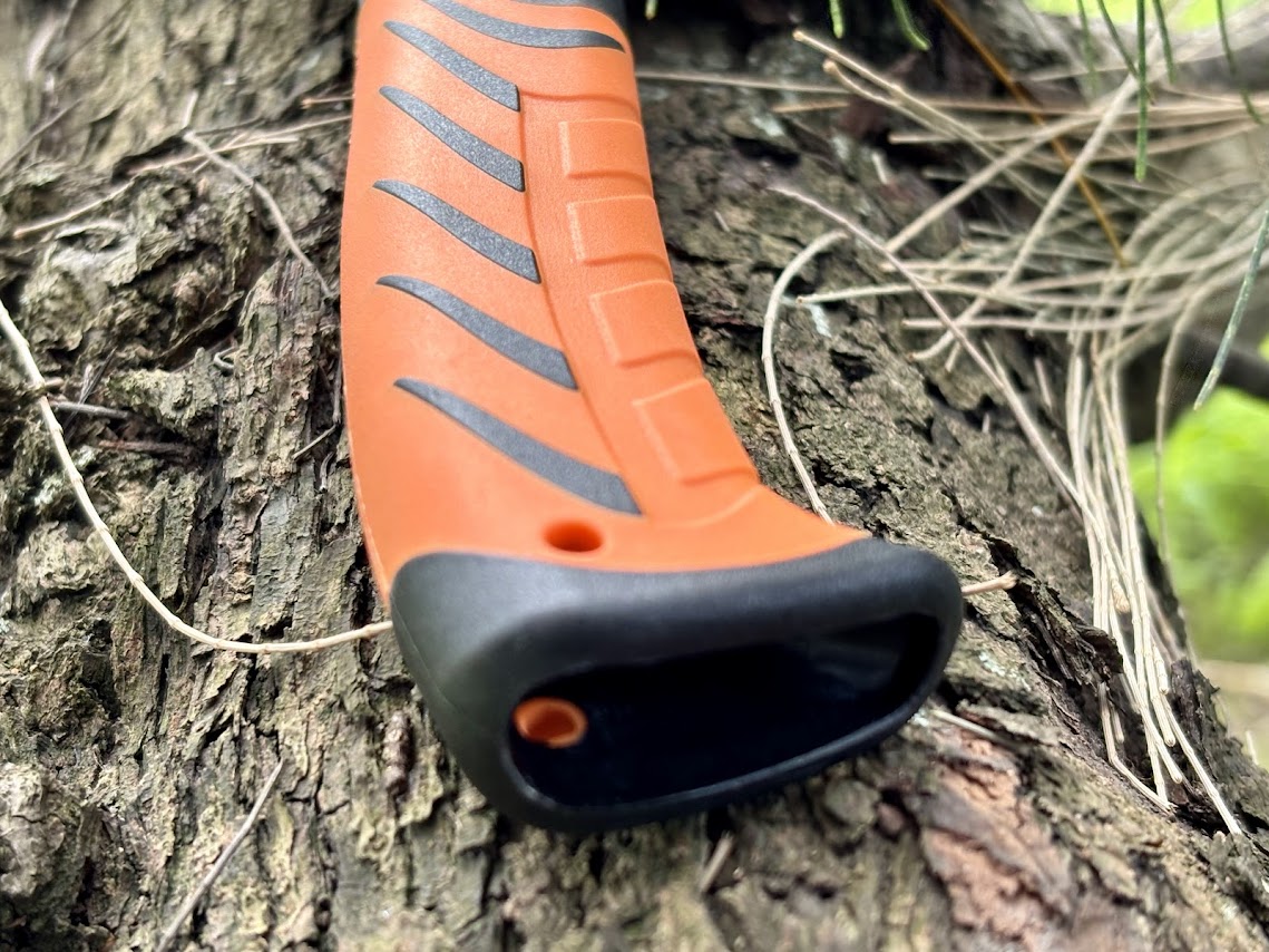 The handle on the Bush Tracks Z9 is made from fiberglass