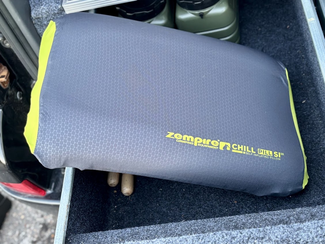 The inflated dimensions of the Zempire Chill-Pill pillow are a solid size at 38cm x 28cm and offers fantastic neck support with 10cm thickness
