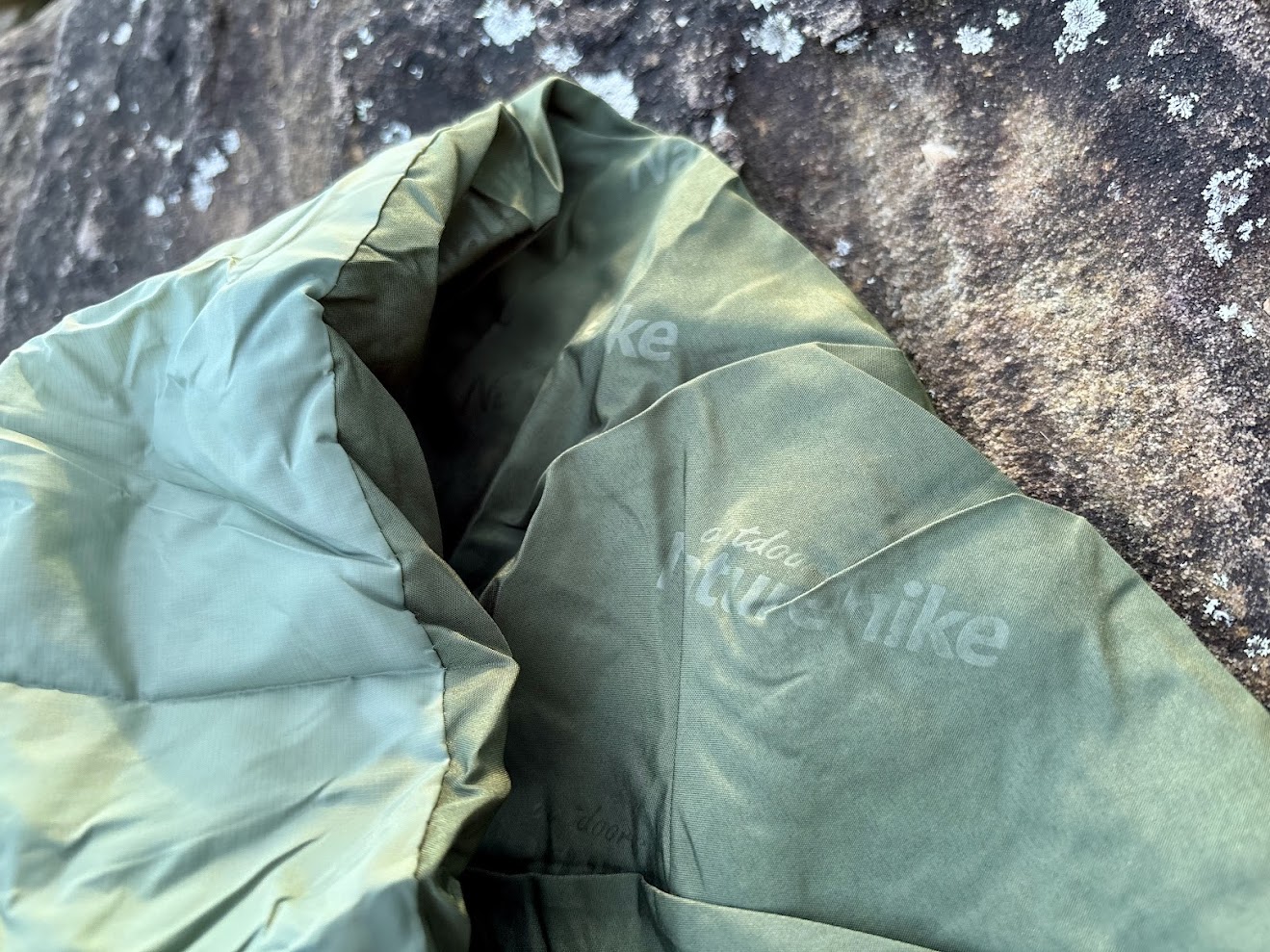 The inner lining of the Naturehike LW180 sleeping bag is a 240T skin-friendly pongee which makes the bag comfortable and soft