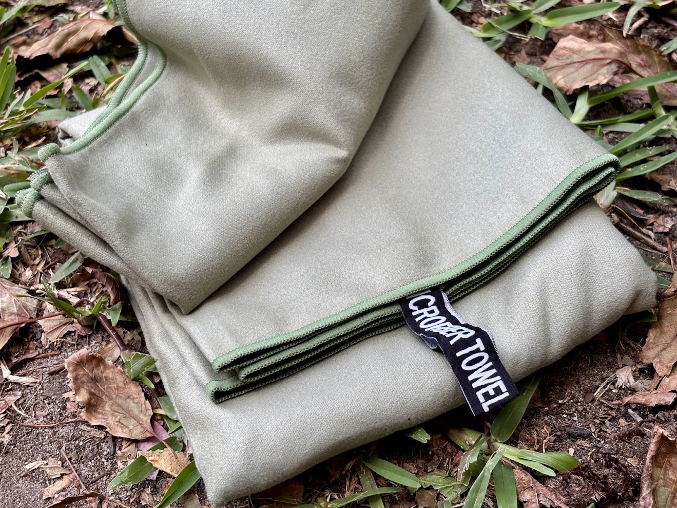 The microfiber material of the rainleaf travel towel​ is sand resistant allowing you to quickly shake it off before packing away