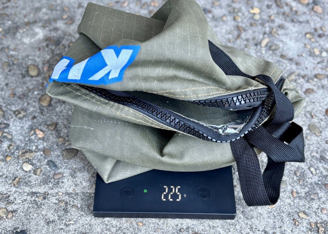 The minimal 225 gram weight of the Kings canvas clear top bag​s adds almost nothing to the vehicle's payload