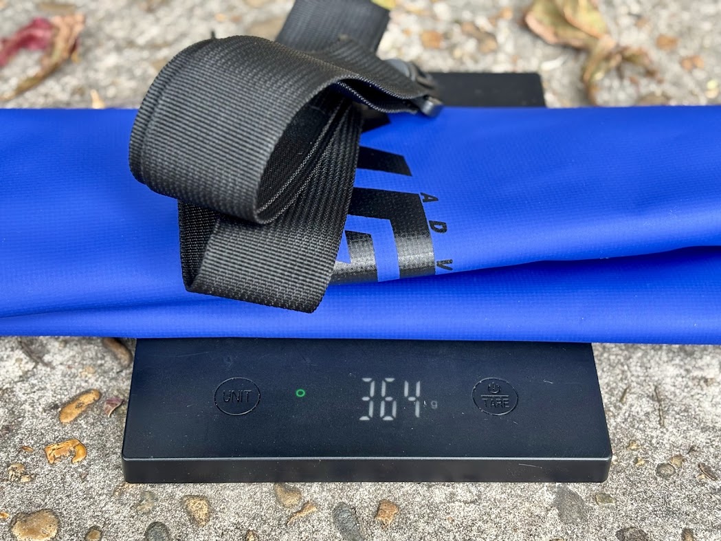 The overall weight of the Adventure Kings 15l dry bag comes in at only 365 gram
