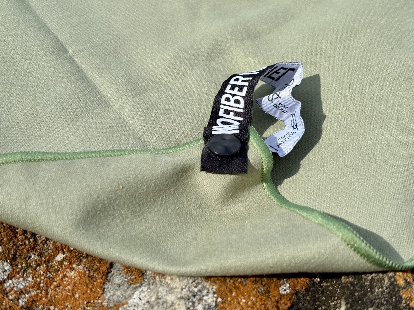 The rainleaf microfiber towel​ comes with a handy hanging loop with push button which is a clever little feature