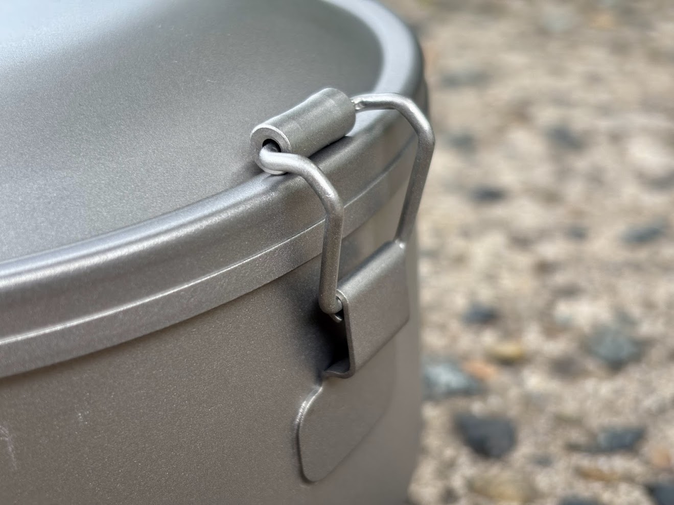 The roller locks on this titanium lunch box are also made of titanium and feel very sturdy and secure
