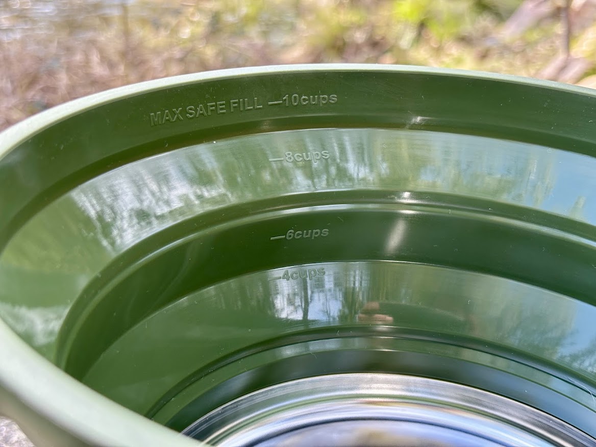 The silicone of the collapsible cooking pot​ feels thick, strong and is a food-grade, heat-resistant material that is perfect for camp cooking