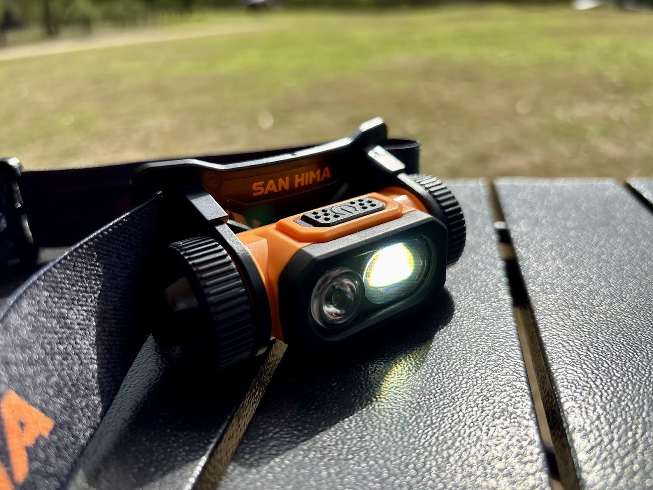 The single button operation of the San Hima head lamp torch is intuitive to cycle through the modes