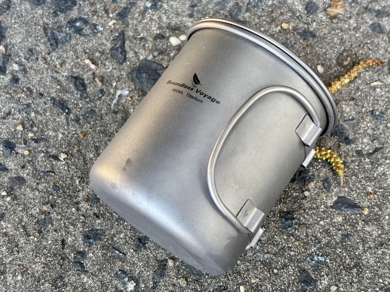 This titanium cup is built for a long life of heavy use in harsh outdoor environments,