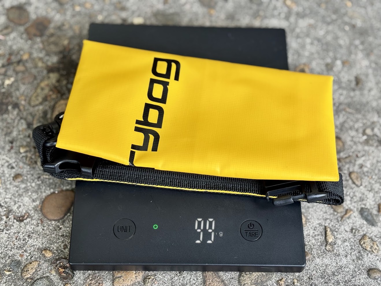 When empty the IDRYBAG waterproof dry bag​ with 2 liter capacity only weighs 100 grams
