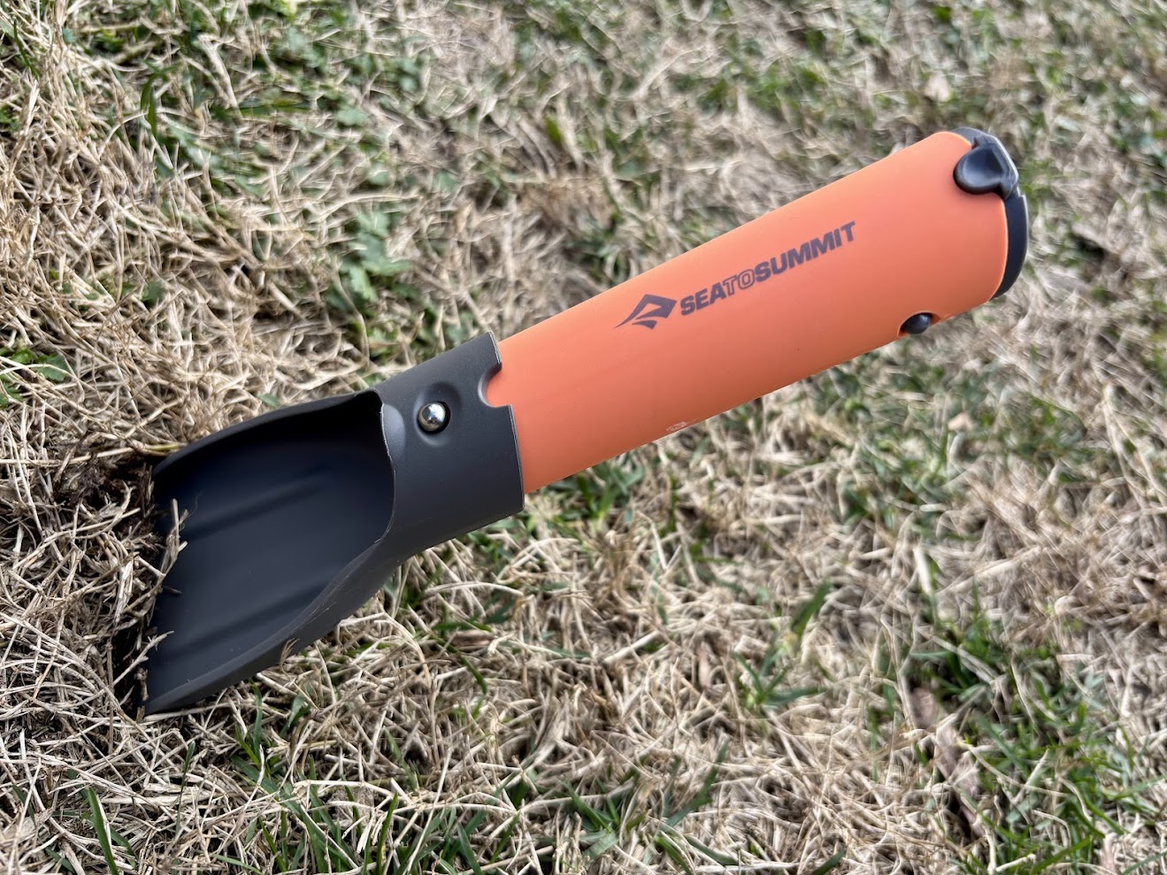 When the handle of the Sea to Summit trowel is extended to its full 24 cm length, it provides enough leverage to dig a decent-sized hole