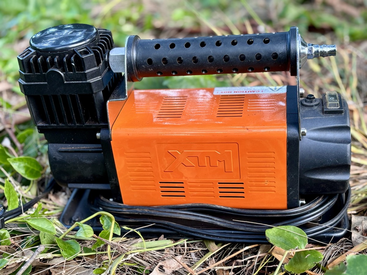XTM uses an alloy cylinder head and alloy piston shank with a 60 mm cylinder on the 150 psi 160lpm air compressor​