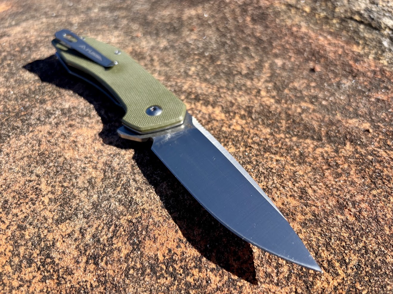 Flissa folding knife with D2 steel blade that has superior strength and edge retention