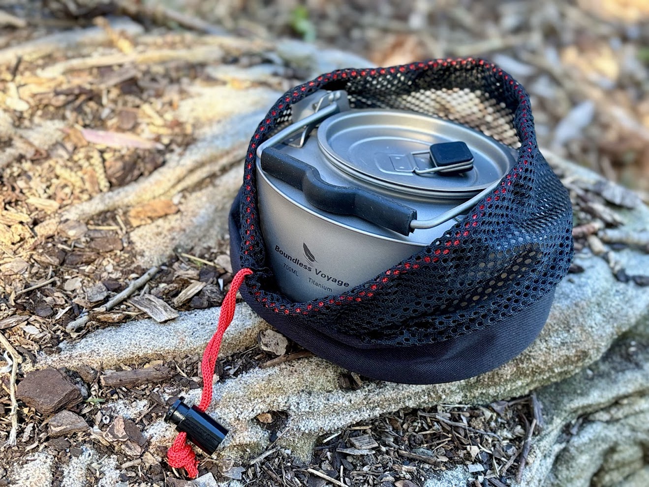The Boundless Voyage titanium camp kettle​ comes with a strong drawstring storage bag