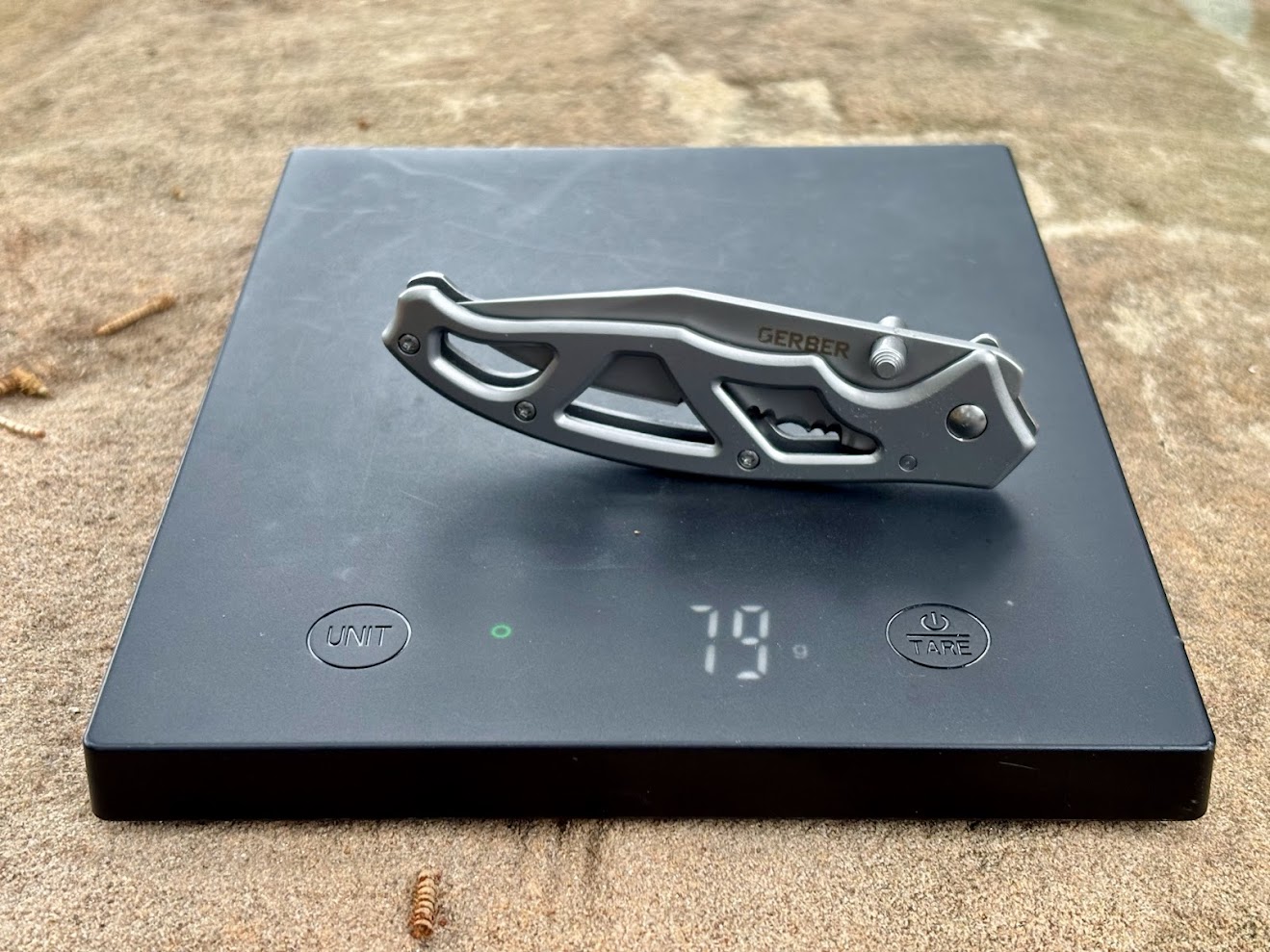 The Gerber Paraframe​ 1 folding knife only weighs 79 grams