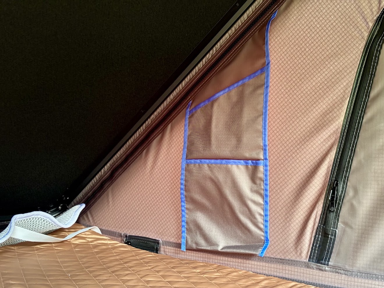 The Kings grand tourer lite has handy build-in internal side pockets on boths sides