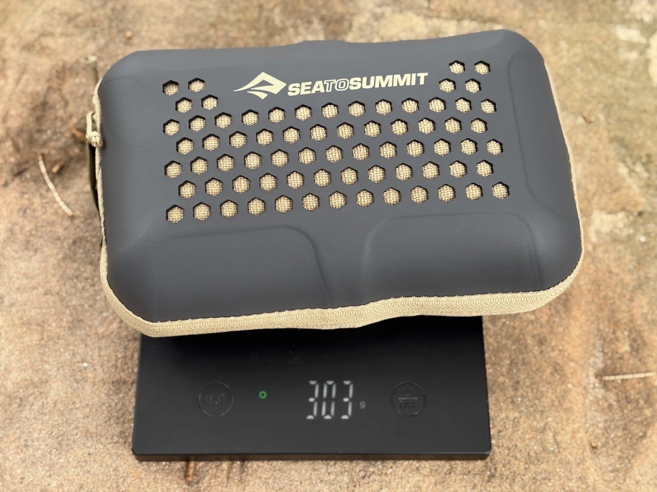 The Sea to Summit tek towel​ in Large size weighs just over 300 grams