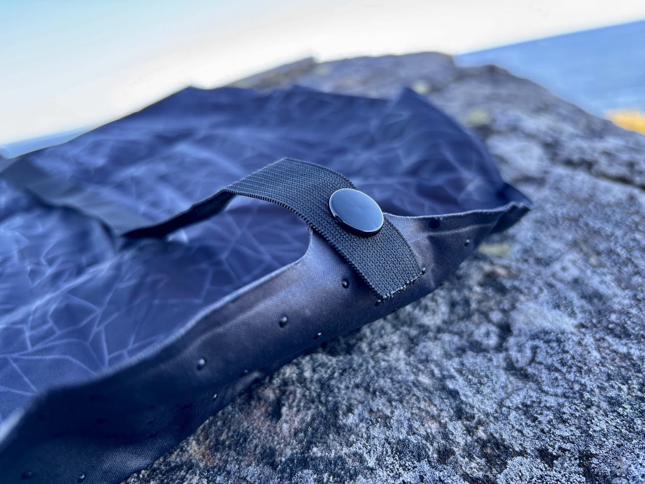 The Trekology Aluft 2.0 uses a highly durable elastic TPU fabric, which offers excellent puncture resistance while remaining lightweight and flexible