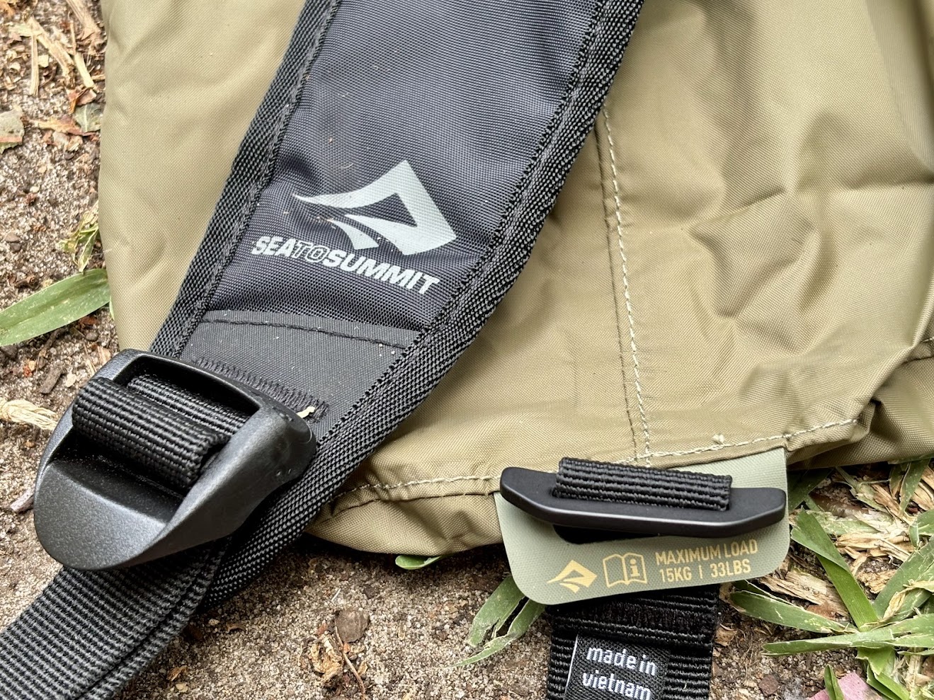 The jet-black colour of the Sea to Summit dry bag sling keeps it discreet and smart-looking