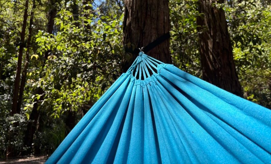 The stitching throughout the material and where the ropes connect to the main body of the Kings hammock feels very secure and robust