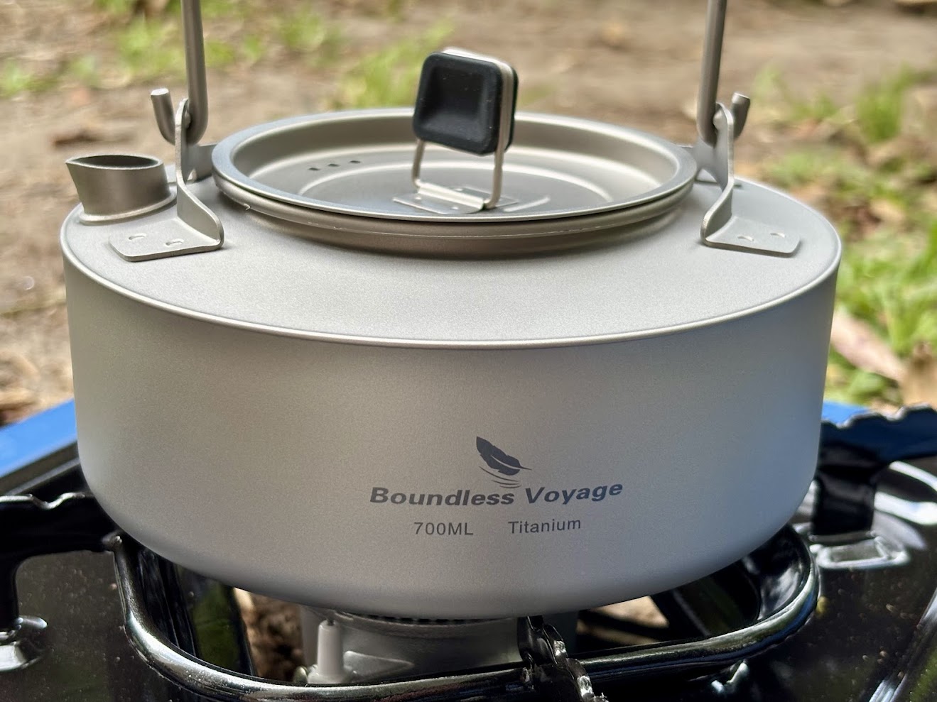 This titanium camp kettle transfers heat very quickly due to its material