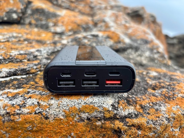 All six ports (inputs and outputs) on the VRURC 20,000mAh power bank are nicely spaced out on a single end of the device