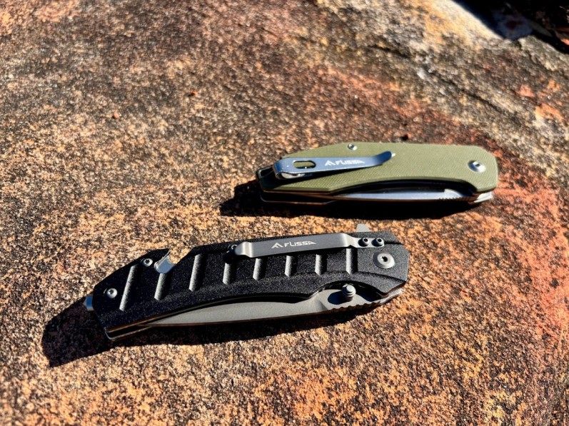 Comparing the Flissa Folding Pocket Knife (Black) with more features to the more simple Flissa D2 knife​ (Green) version