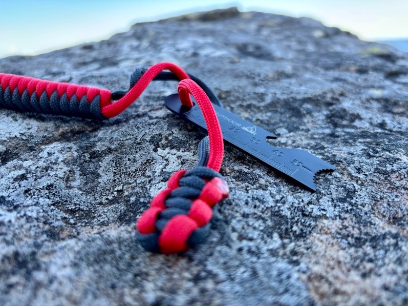 The 13+ meters of paracord that comes with this Ferro Rod fire starter is truly multi-purpose, just unravel the seven inner strands for fishing line, sewing thread, or intricate repairs