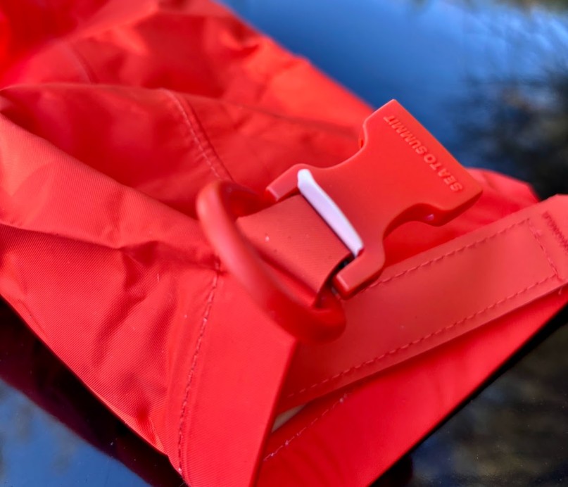 The D-ring attachment point at the buckle of the Sea to Summit first aid dry sack is perfect for securing the bag to the exterior of your pack