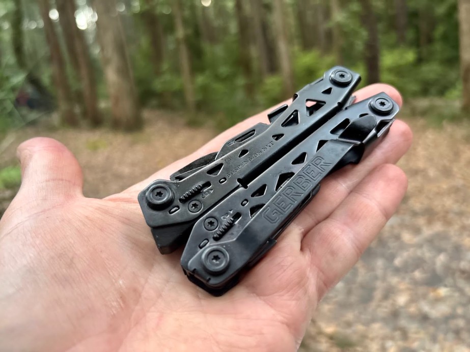 The Gerber Suspension-NXT comes with a handy deep-carry pocket clip