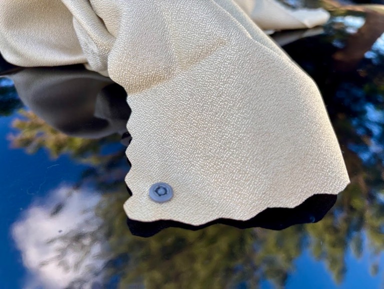 The Sea to Summit Airlite Towel comes with a small convenient snap button hang loop stitched into one corner for easy hanging