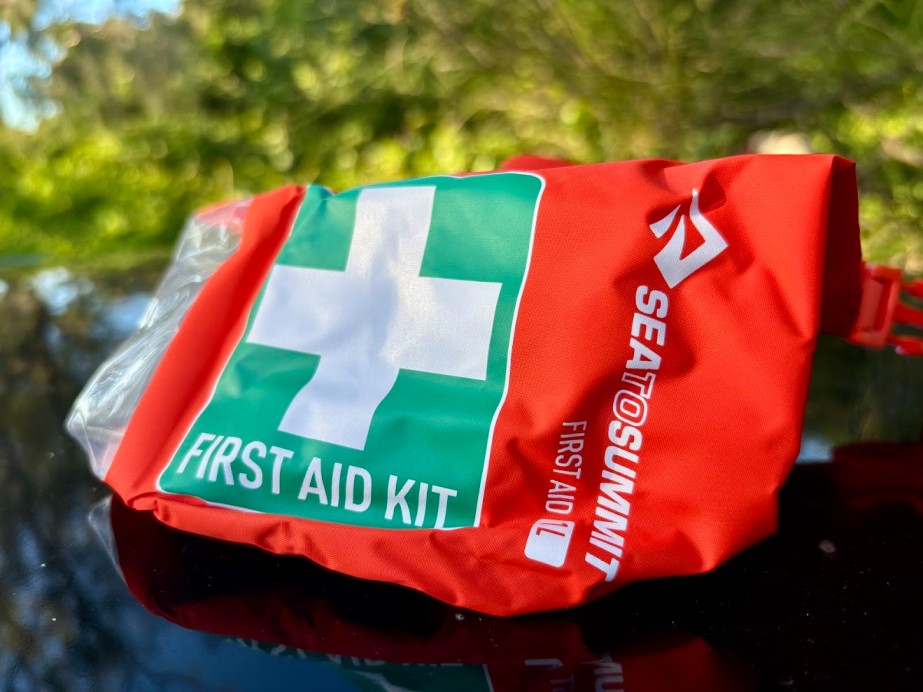 The Sea to Summit first aid dry bag is made from a durable recycled 70D nylon fabric offering a great balance between light weight and ruggedness