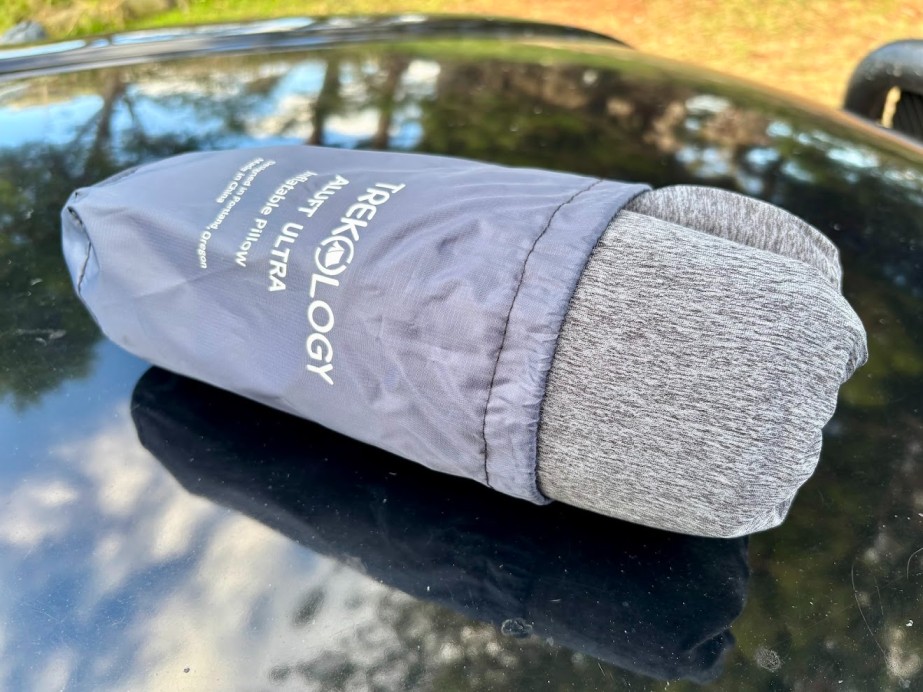 The Trekology Aluft Ultra inflatable pillow comes in a solid stuff sack that packs down to around 19 x 10 x 10 cm