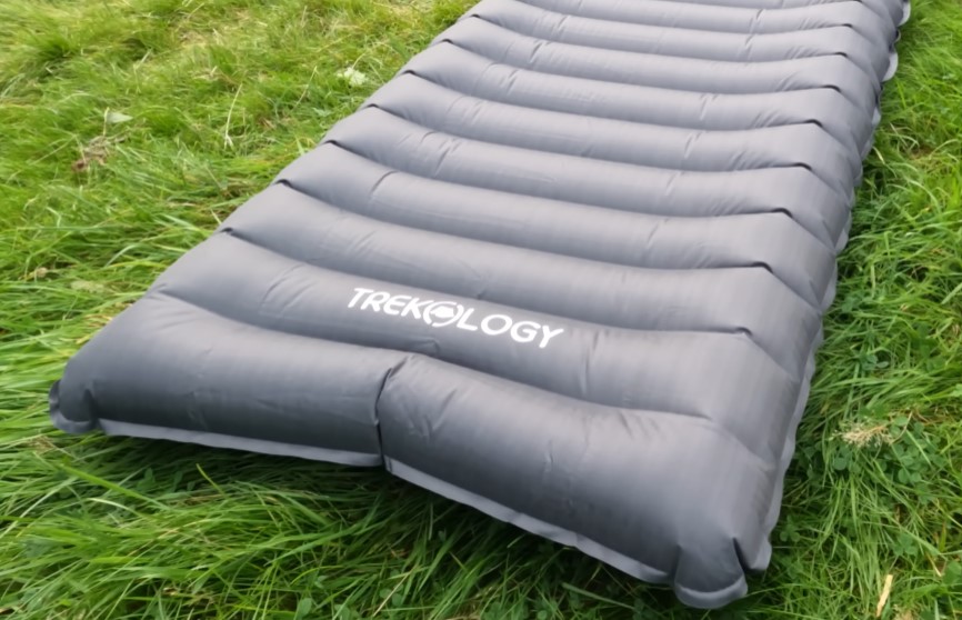 The curved side design of the Trekology Aluft UL80 sleeping mat works well keeping you centralised and secure throughout the night