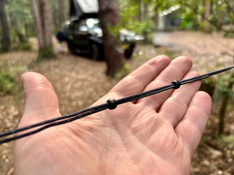 The little rubber beads on the Sea to Summit clothesline are surprisingly effective and work by sliding them to lock your clothing in place between the two line