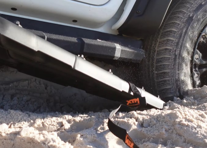 The robust teeth on the XTM recovery tracks deliver the ability to generate excellent traction in low-grip situations