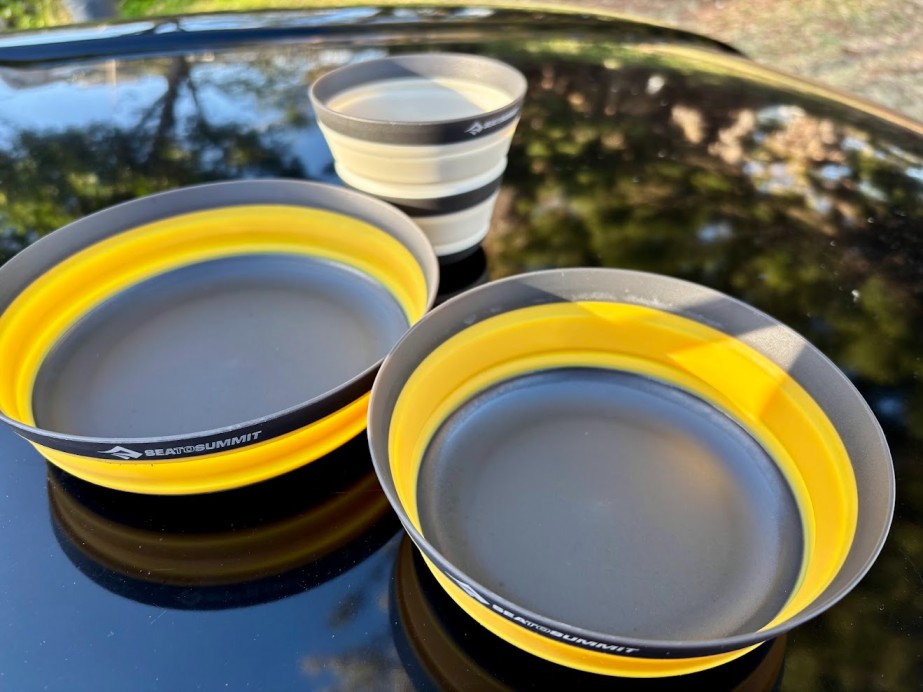 The two bowls in this Sea to Summit frontier dinnerware set offer plenty of capacity for a large camp meal (890 ml) and a side or a smaller dish (680 ml)