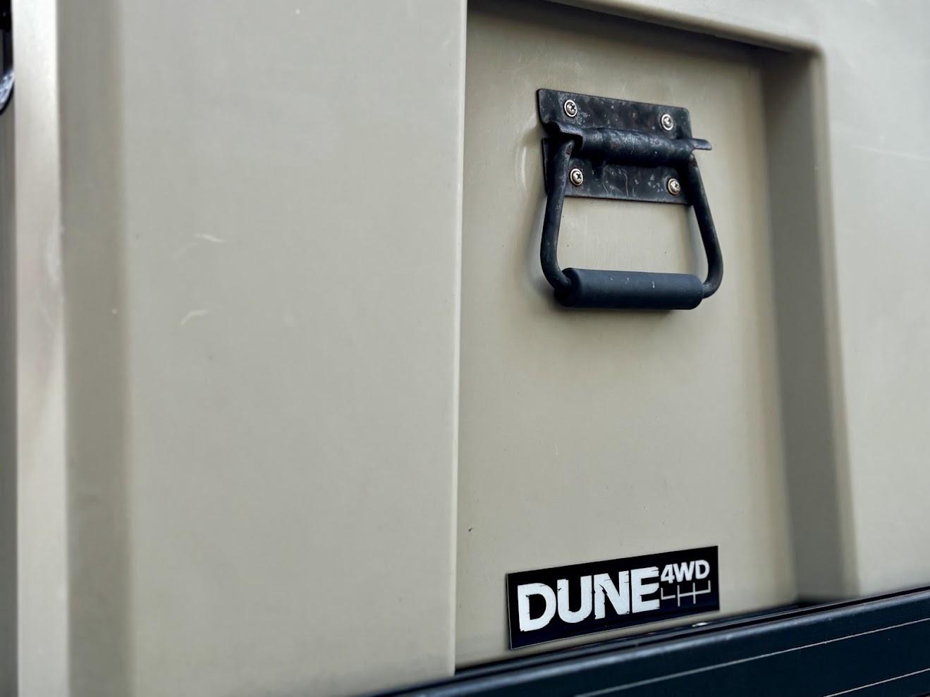 The Dune 220 L storage box comes with spring loaded handles and integrated ratchet strap tie-down points