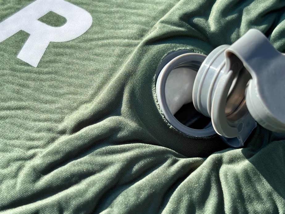 The Hi-Tech memory foam inside the Elegear self-inflating sleeping pad has a density of 26D, providing solid support, evenly distributing weight and relieving pressure points