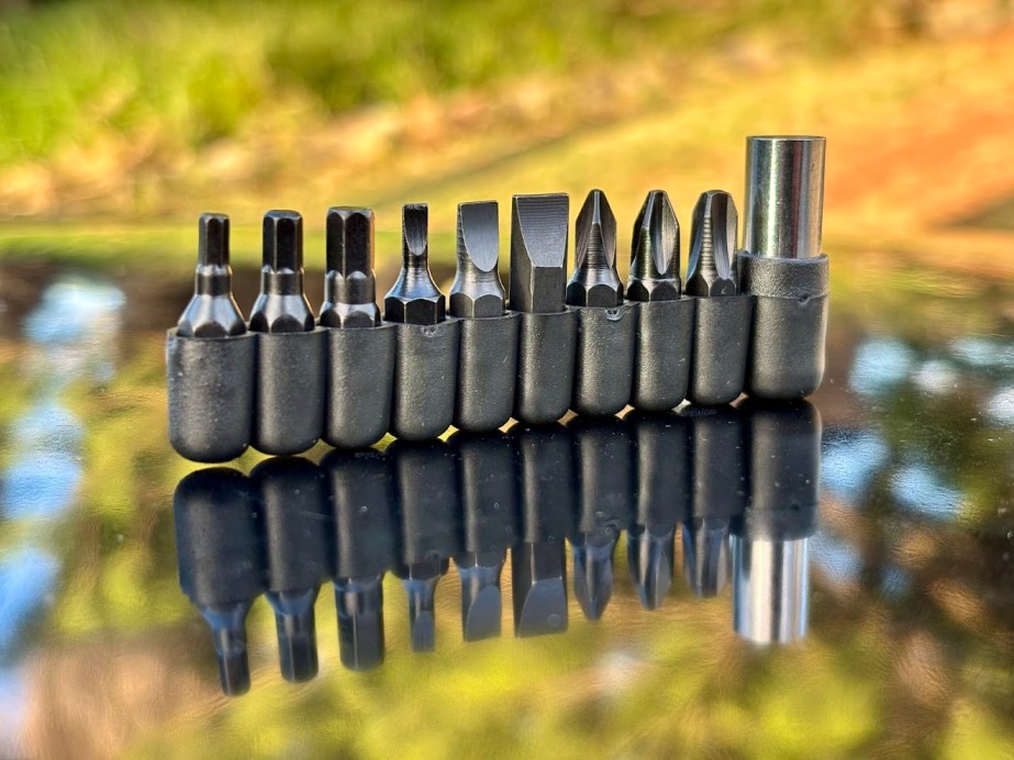The Raxco knife multi tool comes with a 9-piece interchangeable screwdriver bit set for a huge utility boost