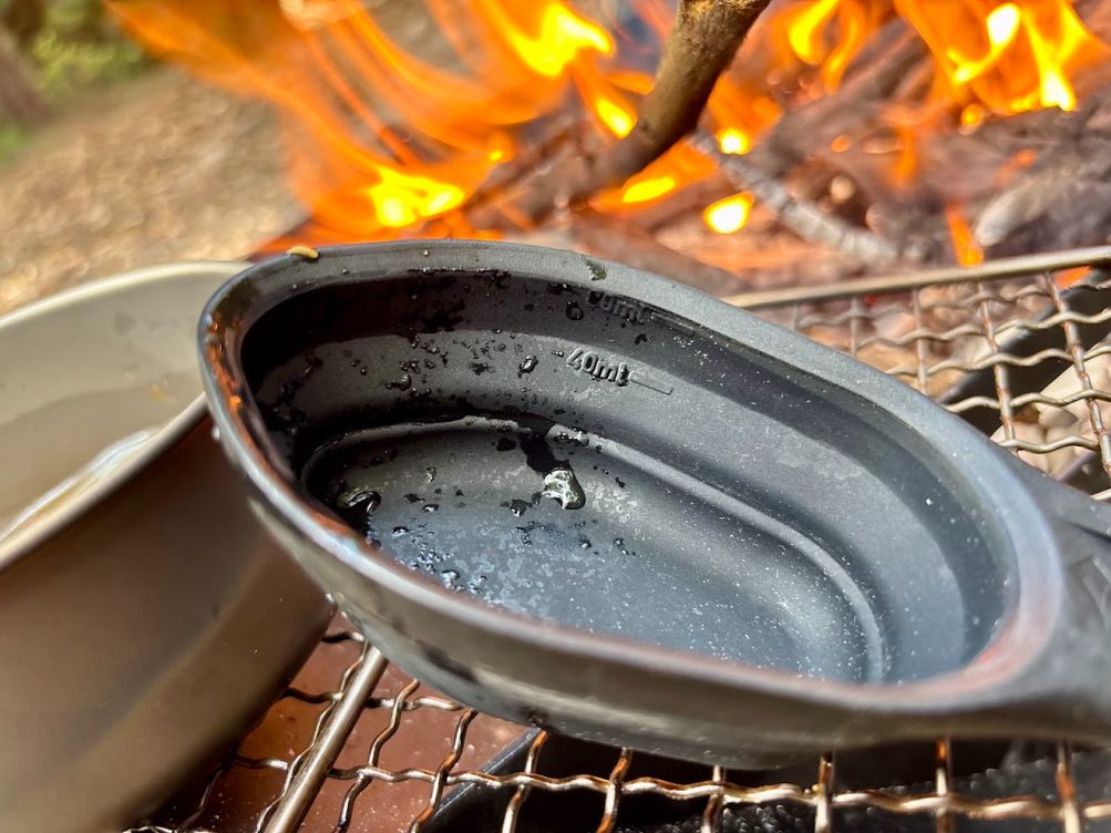 The Sea to Summit Folding Serving Spoon has volumetric measurements marked on the inside (40ml & 80ml)