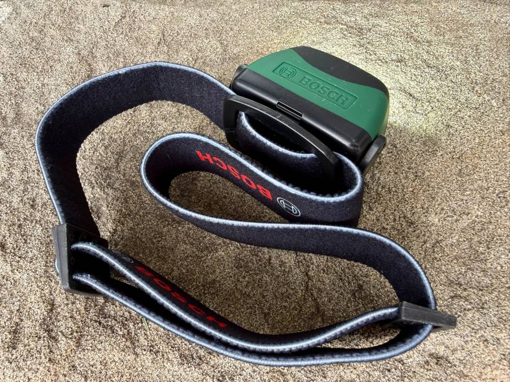 The head strap on the Bosch head torch is comfortable and easy to adjust