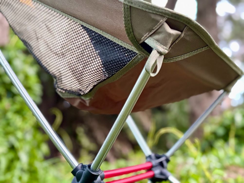 The inclusion of breathable mesh panels on the sides of the YL08 camp chair is a clever addition that helps ventilation